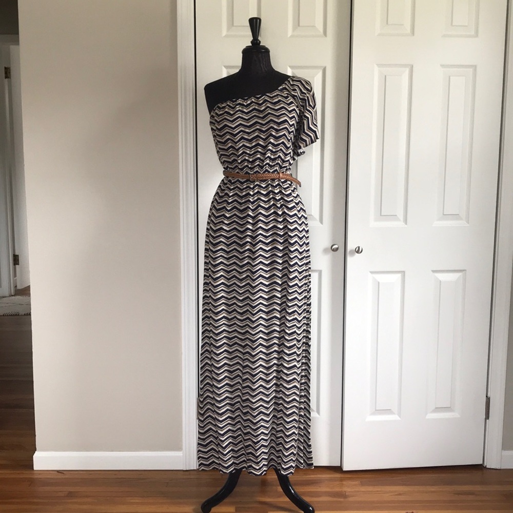 Willow & Clay One Shoulder Maxi Dress